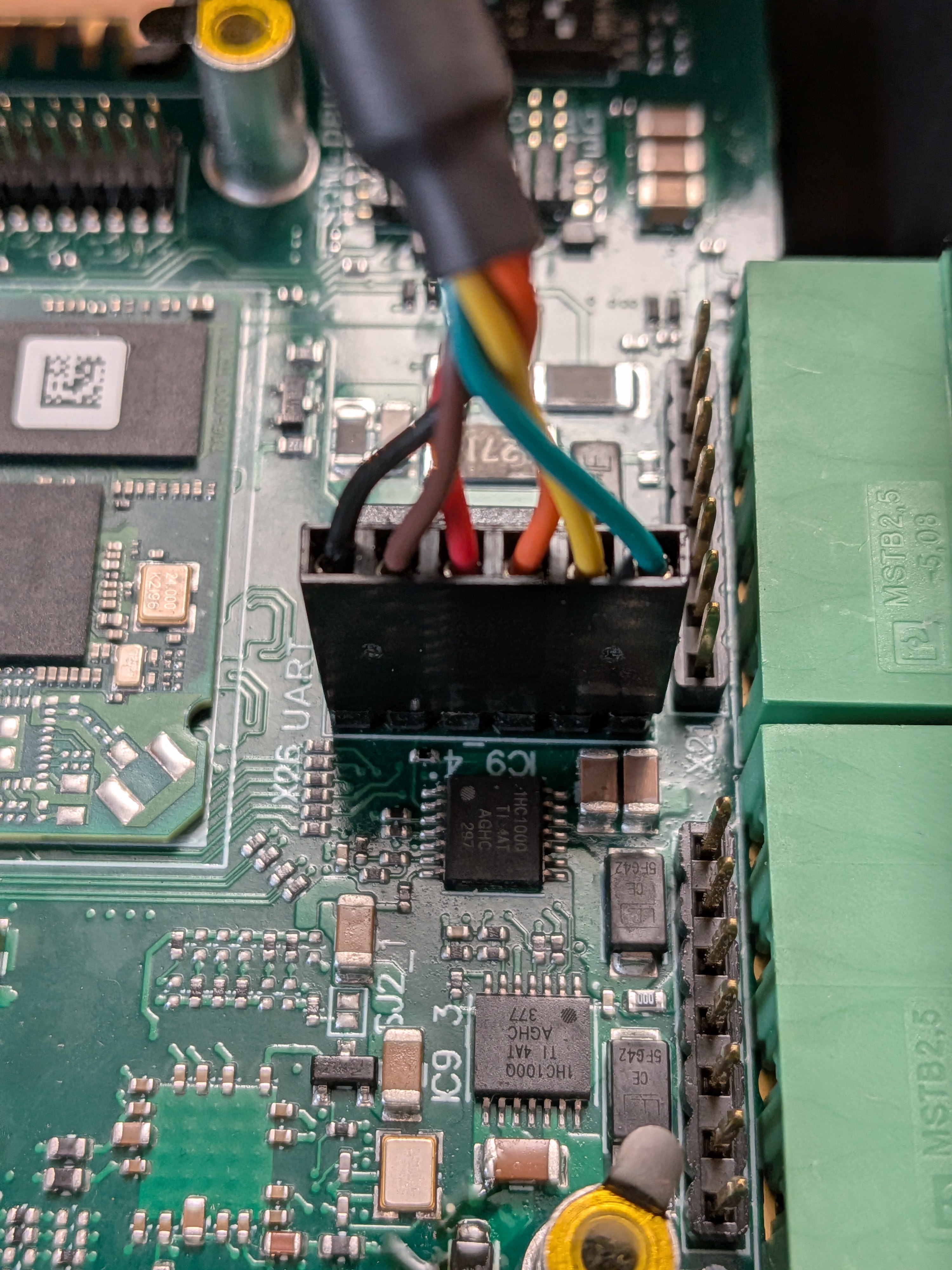 Debug-Adapter am Debug-Anschluss des qdGate